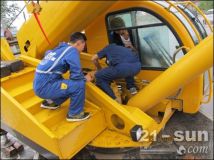  工作人员在检测